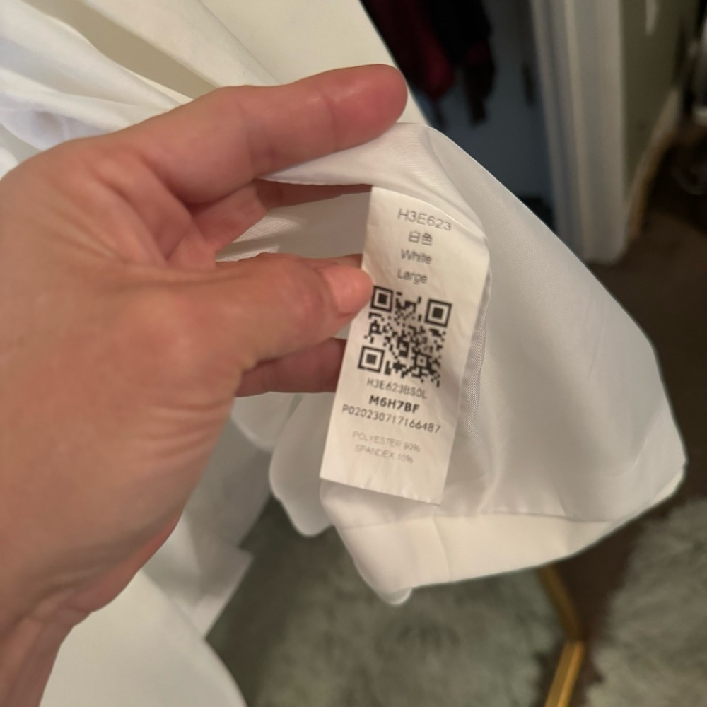 NWOT v neck 3/4 sleeve flutter sleeve white cocktail dress - Picture 6 of 6